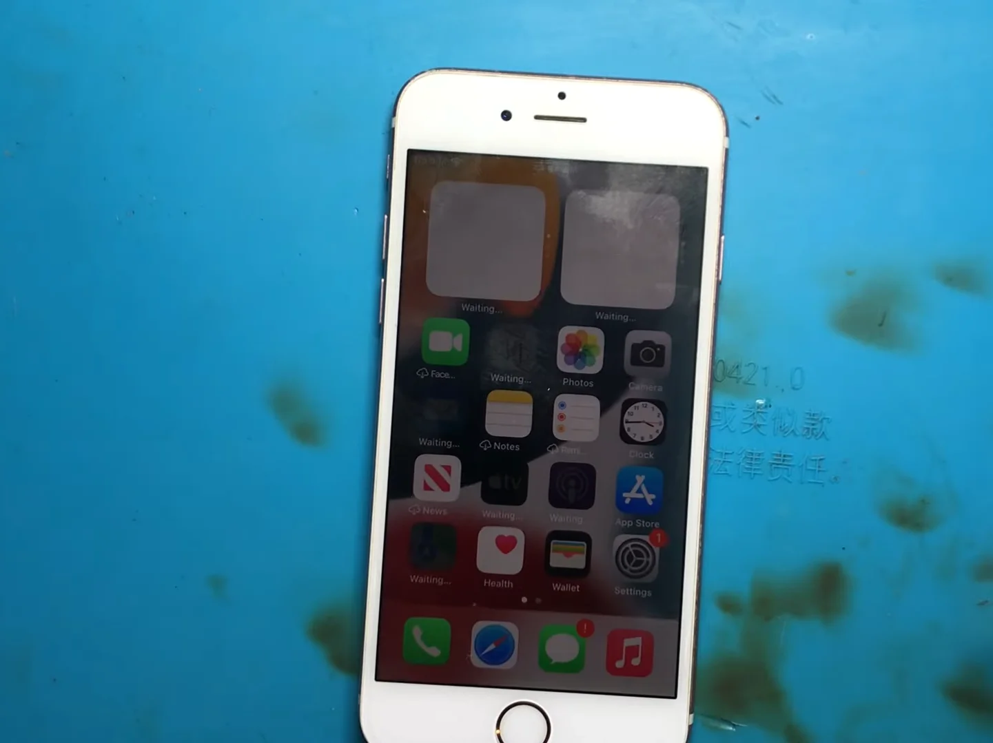 Bước 15: Bypass iCloud thành công — iPhone 6s vào Home Screen đầy đủ ứng dụng