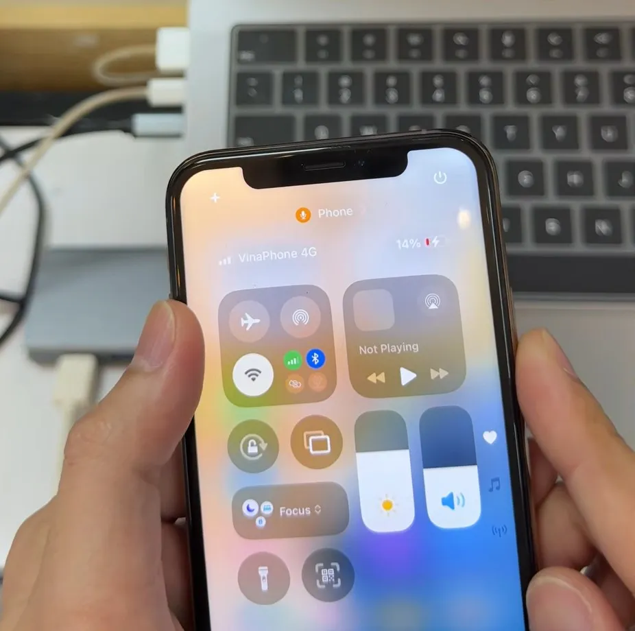 iPhone full sóng SIM 4G sau bypass passcode